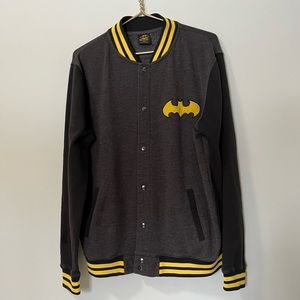 BATMAN Varsity Men’s Large Charcoal Black Yellow Logo Snap Front Crew Neck Mice